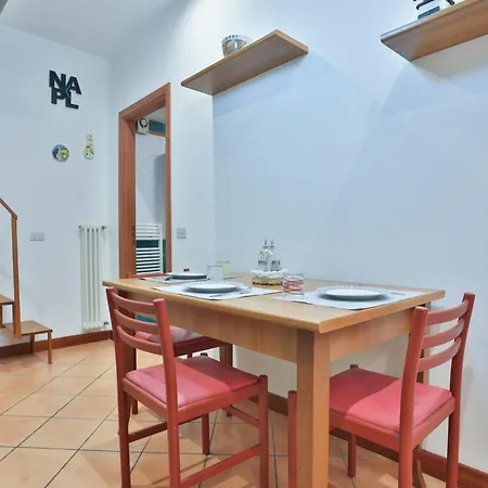 Guesthost - Chiaia Sea View Gem * Neapel