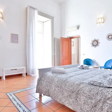 Guesthost - Chiaia Sea View Gem Neapel