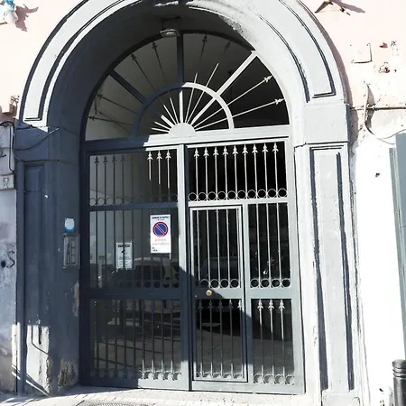 Lägenhet Guesthost - Chiaia Sea View Gem *